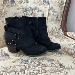 EUC Shortie back boots